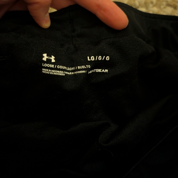 Large, Women's Under Armour Shorts - Picture 3 of 4